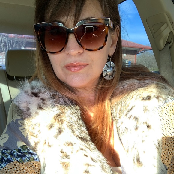 Meet your Posher, Leslie - Picture 4 of 4